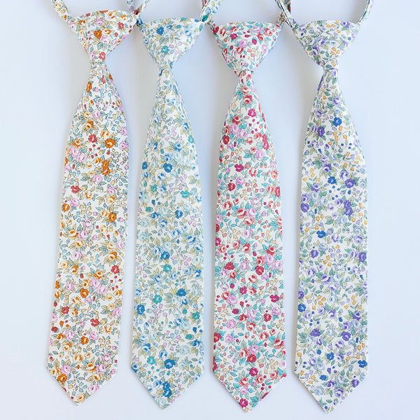 Boy's Necktie / Blossoms In Red