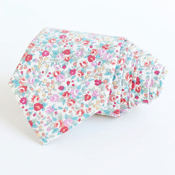 Men's Necktie / Blossoms In Red