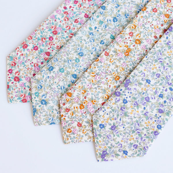 Men's Necktie / Blossoms In Blue