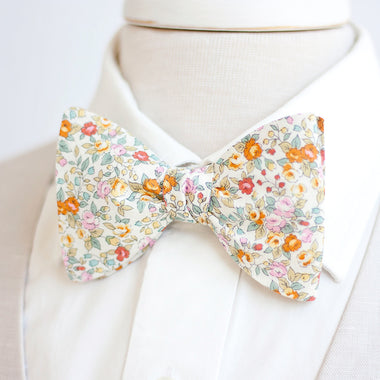 Men's Freestyle Self-Tie Bow Tie / Blossoms In Yellow