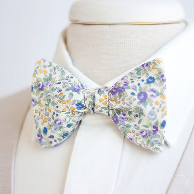 Men's Freestyle Self-Tie Bow Tie / Blossoms In Purple