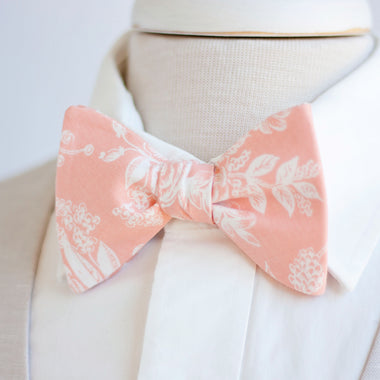 Men's Freestyle Self-Tie Bow Tie / Peach Toile