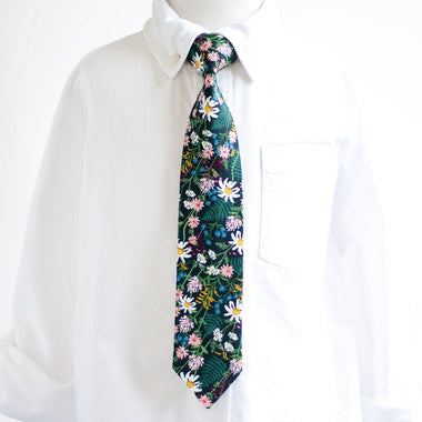 Boy's Necktie / Wildflowers In Hunter